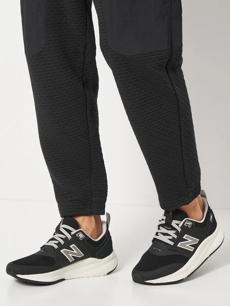 Women's Wide Fit New Balance Dynasoft UA900D Running Trainers